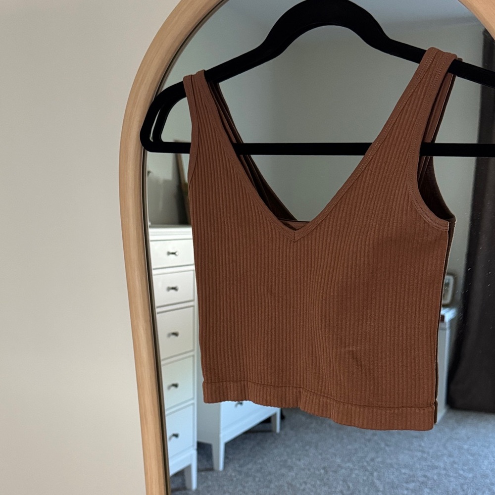 Aura Ribbed V-Neck Tank Top - Brown
